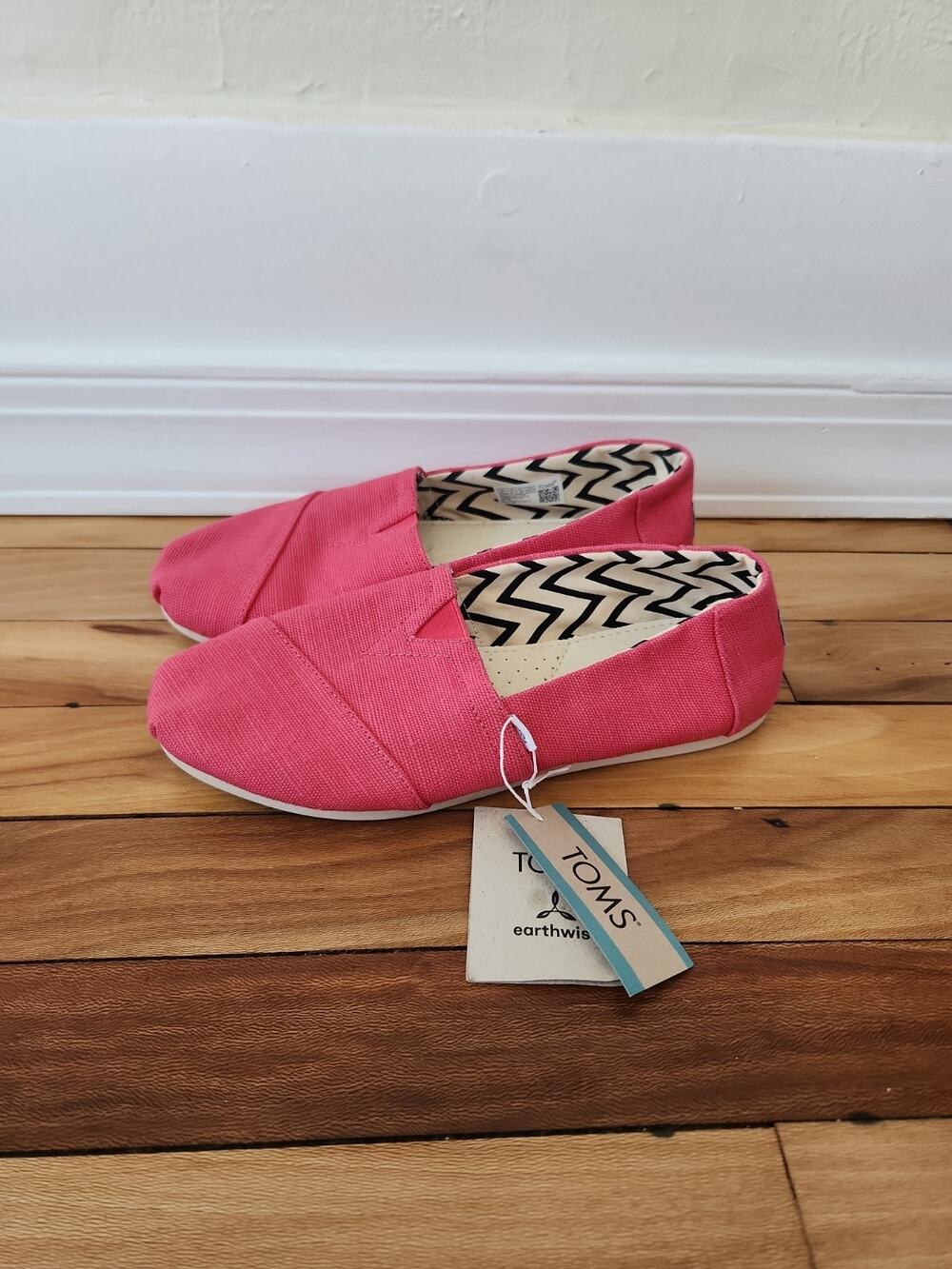 TOMS Slip On Flat Shoes Comfort Casual Travel Hot Pink Canvas Women's 8.5